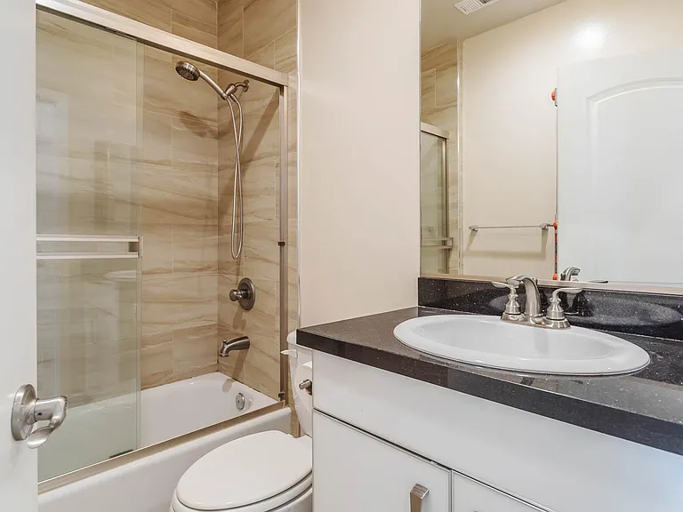 441 N Los Robles Ave — Photo 18