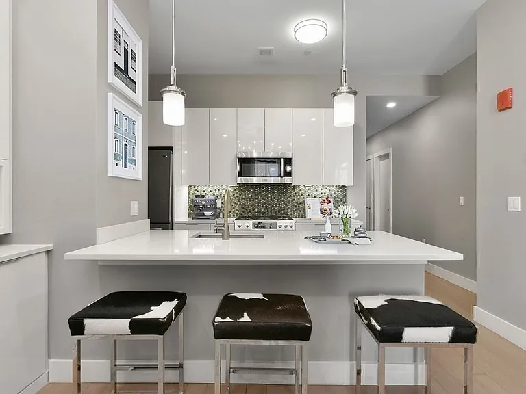 121 Portland St #202 — Photo 9
