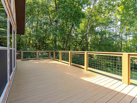 5th image of 8987 Jade Lake Rd E