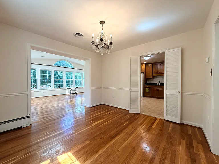 7529 Cayuga Ave — Photo 10
