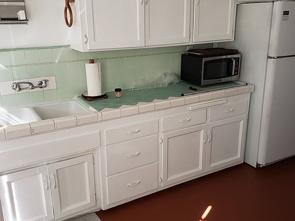 4th image of 5938 Whitsett Ave