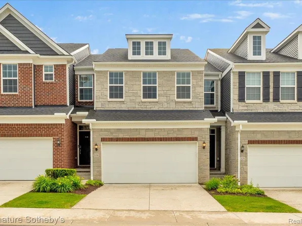 319 Strawberry Dr, Rochester Hills, MI 48307