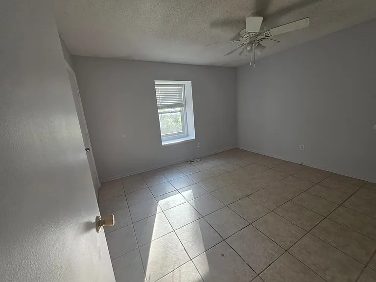 1619 Forest Dr #4 — Photo 8