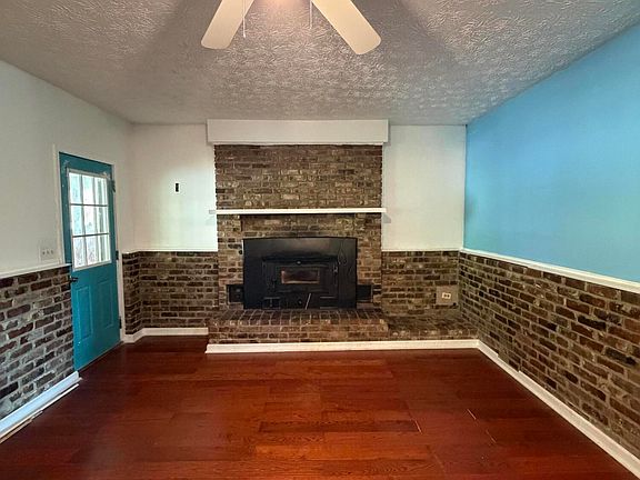 3rd image of 46 Wendall Ln