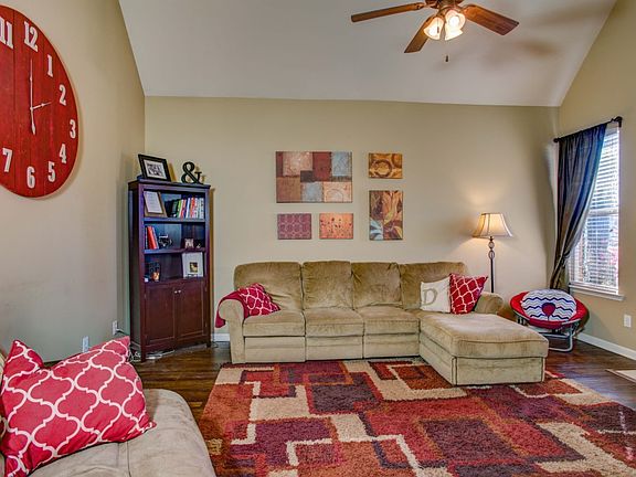 4th image of 15840 Elaine Ct