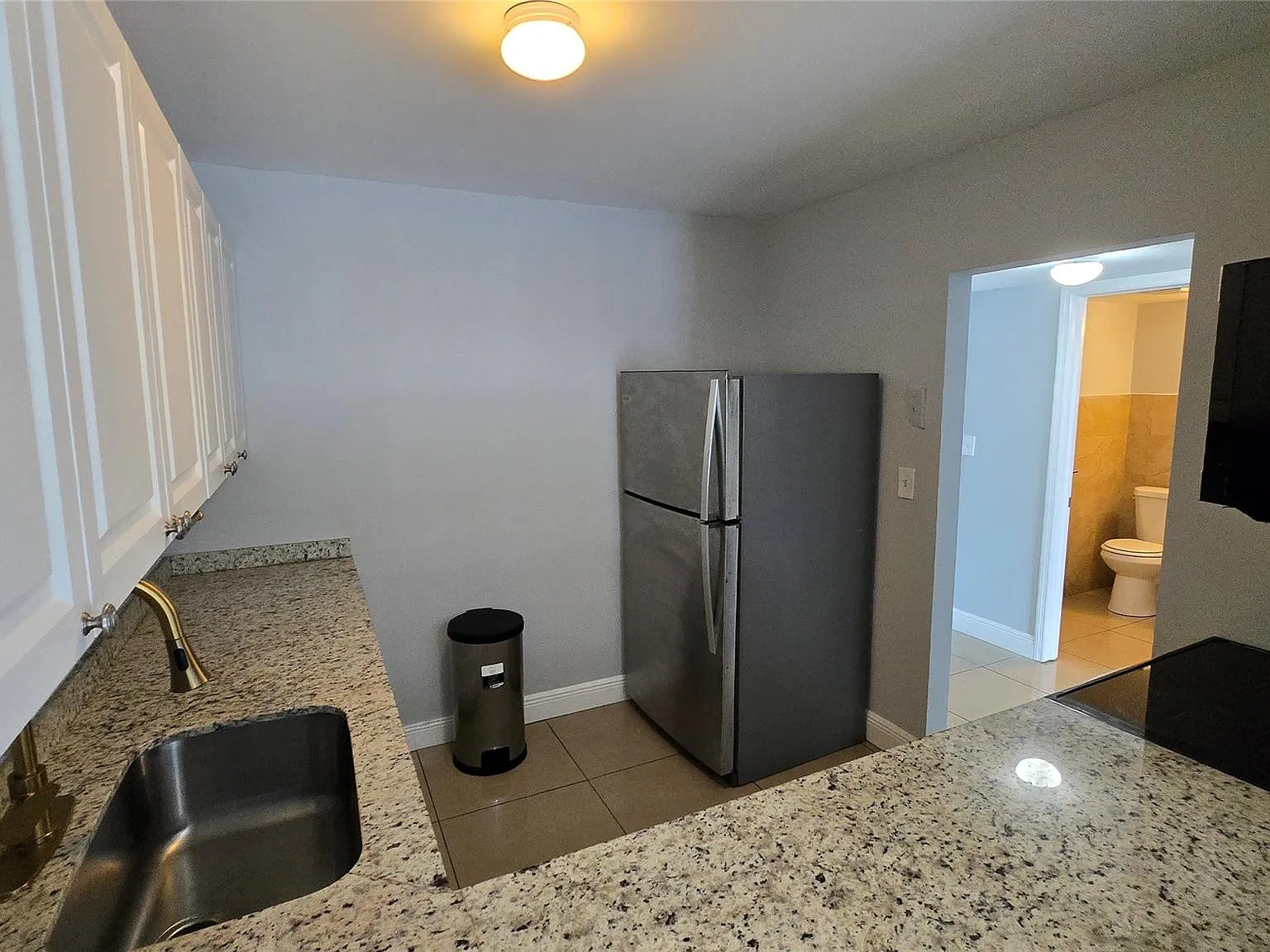 1 bed, 1.5 bath, 740 sqft, $1,590 — Photo 3