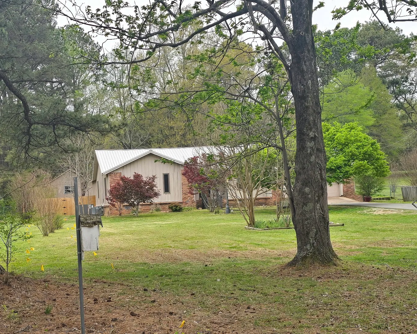 3 bed, 2.5 bath, 2481 sqft, $2,100 — Photo 1