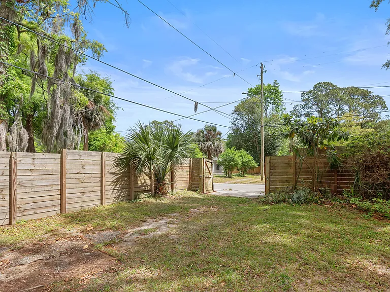 1650 E Duffy St — Photo 37