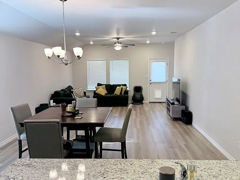 1638 Comfy Way — Photo 4