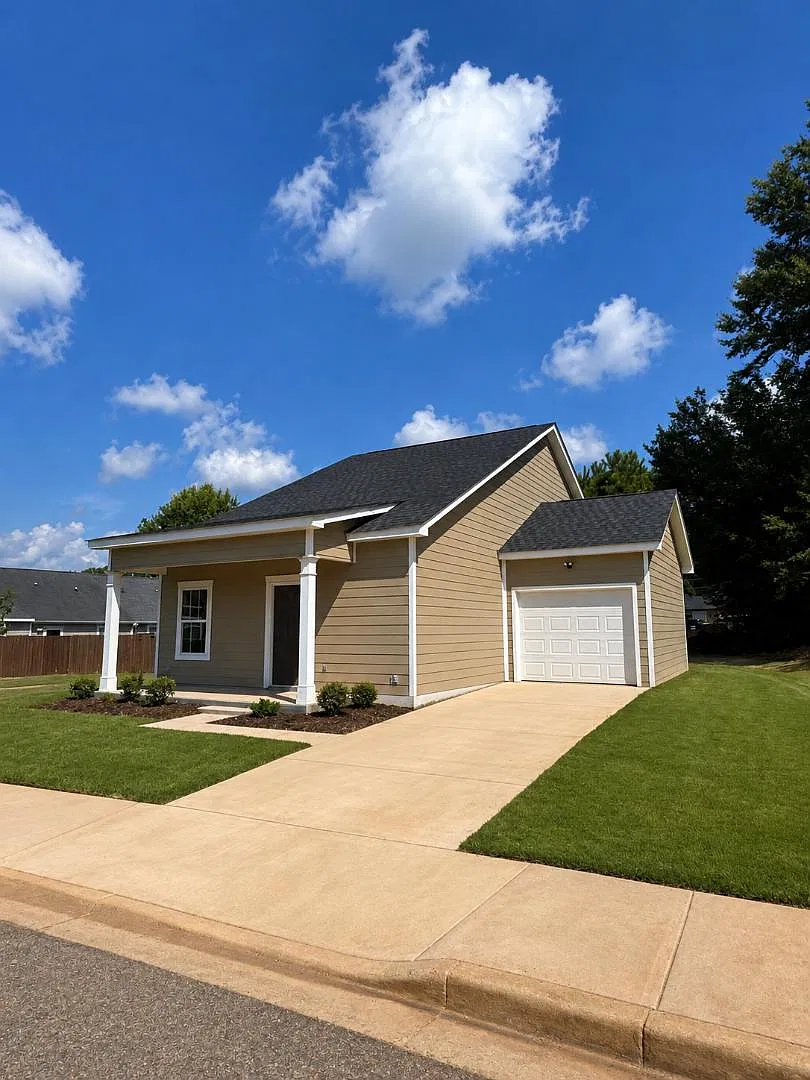 236 Lenox Cir — Photo 4