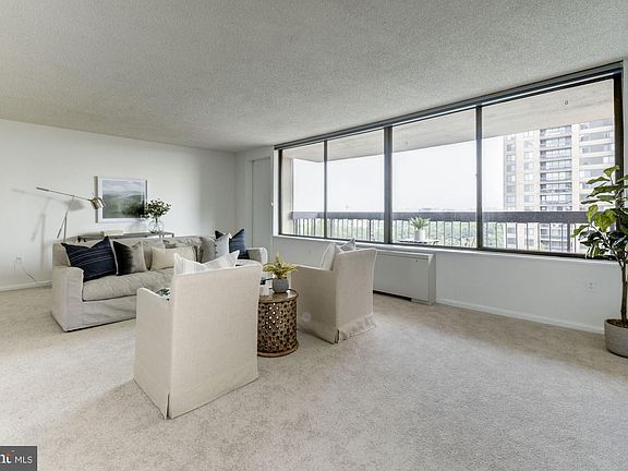 5th image of 3701 S George Mason Dr Unit 815N