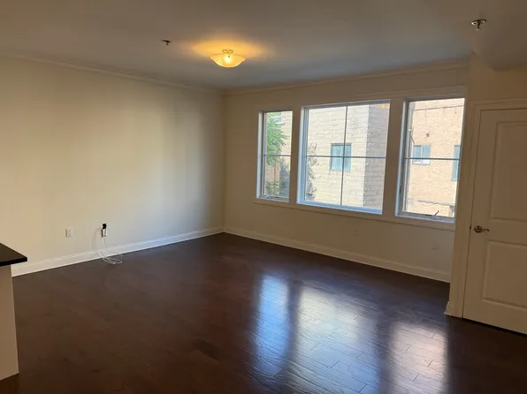 2001 Hudson Terrace image 4 of 16