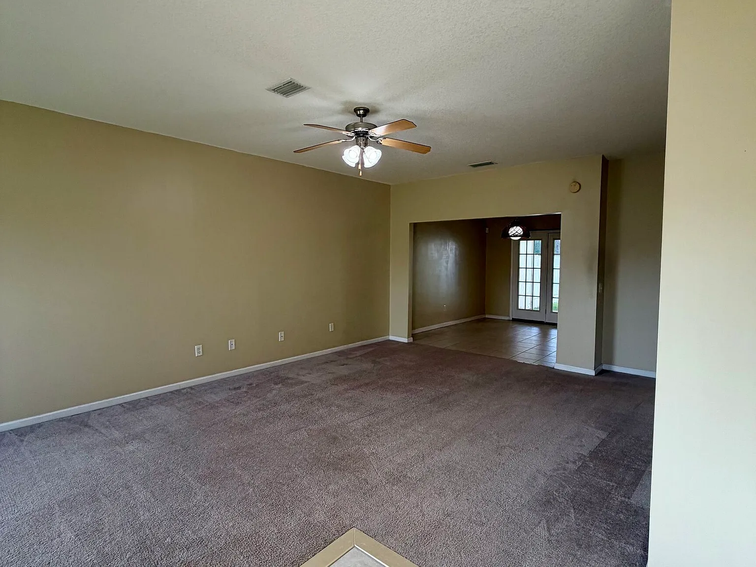 3 bed, 2.0 bath, 1586 sqft, $1,700 — Photo 3