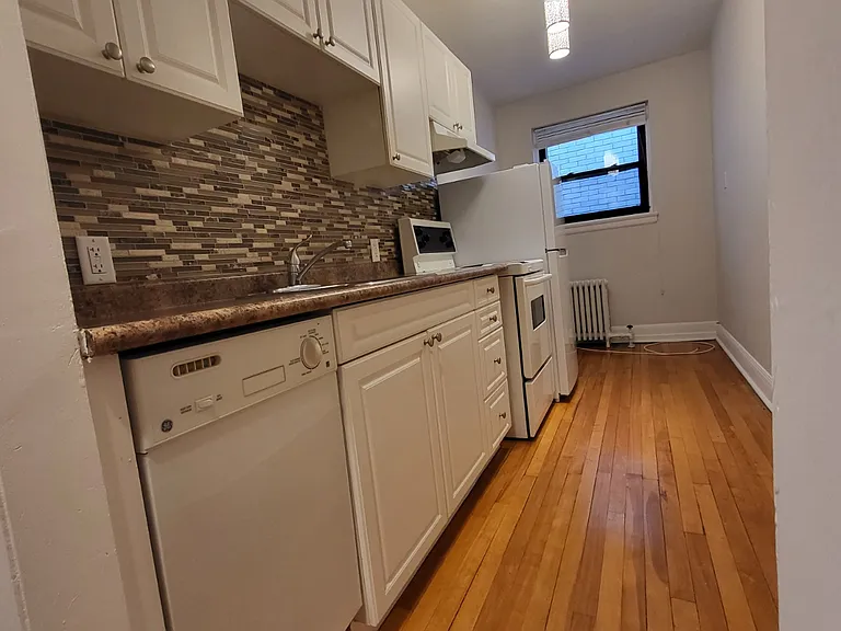 195 Cooper St #10 — Photo 7