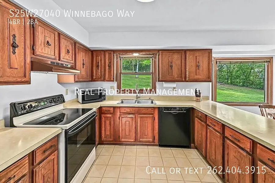 Private Acre+ Living with the Convenience of Prime Waukesha — Photo 2