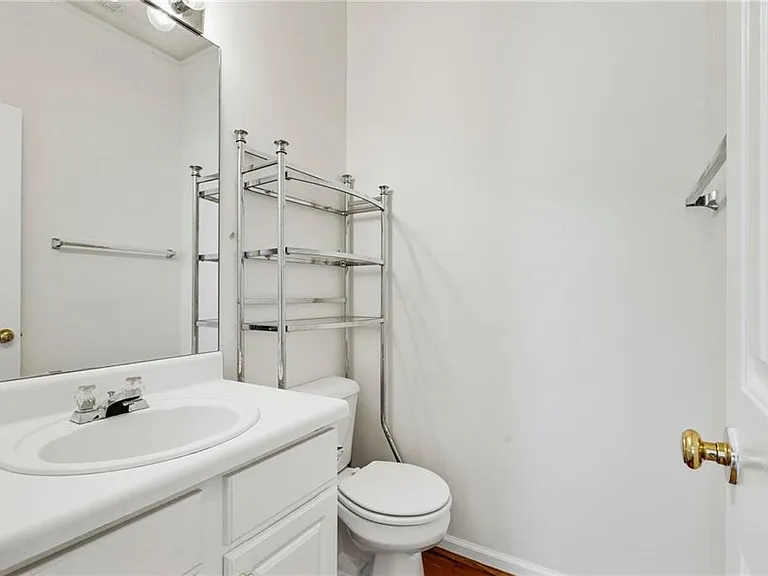 490 Chippenham Ct — Photo 14