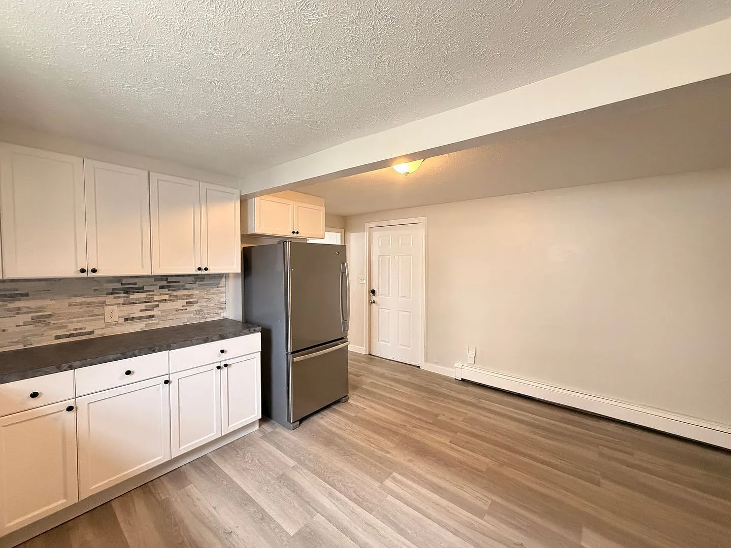 4 bed, 2.0 bath, 1288 sqft, $2,400 — Photo 2