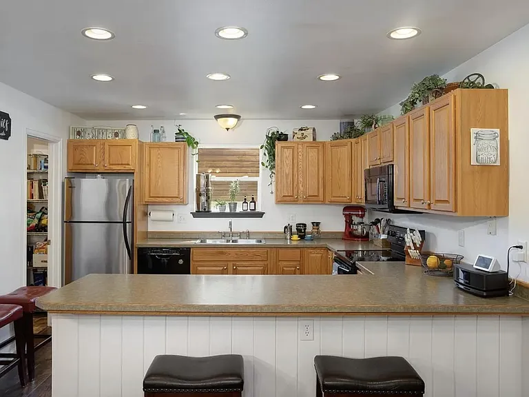 Kitchen with bar