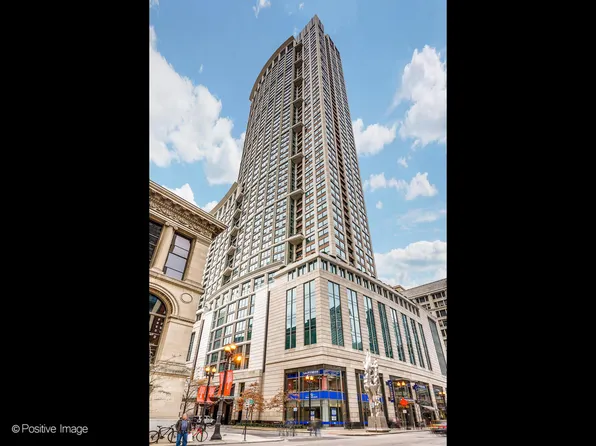 130 N Garland Ct APT 902, Chicago, IL 60602