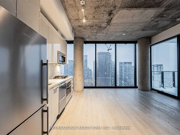 224 King St W #3801 — Photo 7