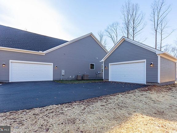 4th image of LOT Fitzwater Dr