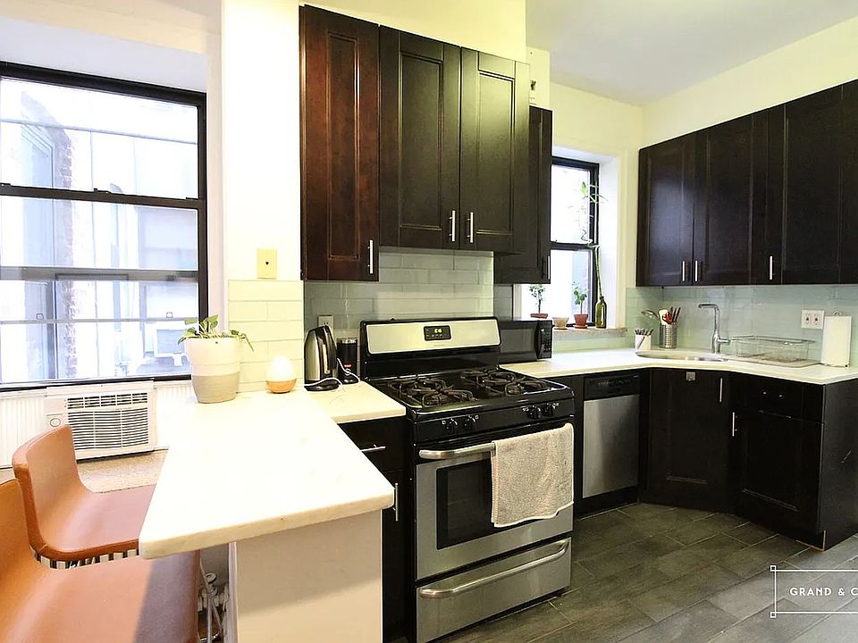 1st image of 14 Maujer St APT 12