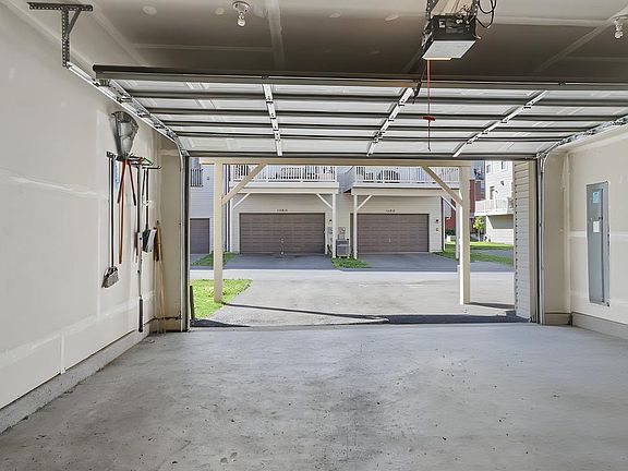 5th image of 13813 Byrne Park Dr