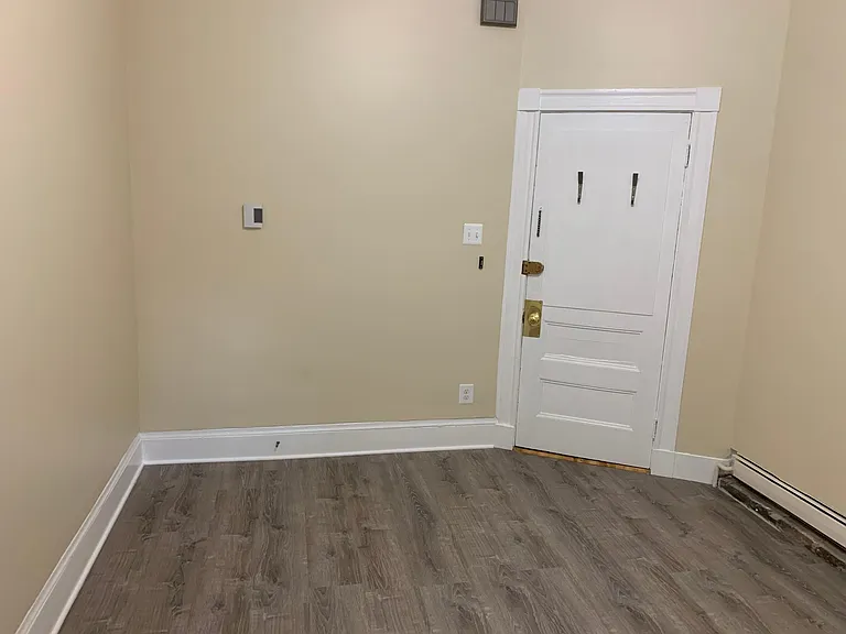 26 Linden Pl #B1 — Photo 1