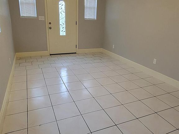 3rd image of 4243 E Clay Ave