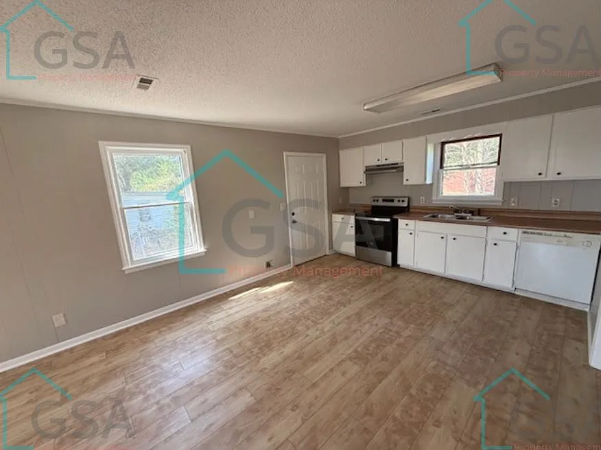 2 bed, $1,200 — Photo 3