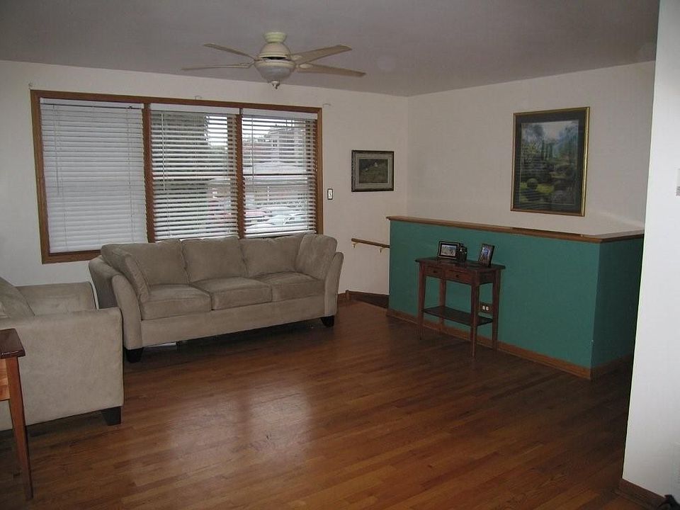 Living room area on 1st level
