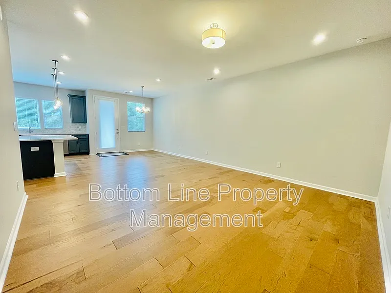 3 bed, 2.5 bath, 1807 sqft, $2,865 — Photo 4