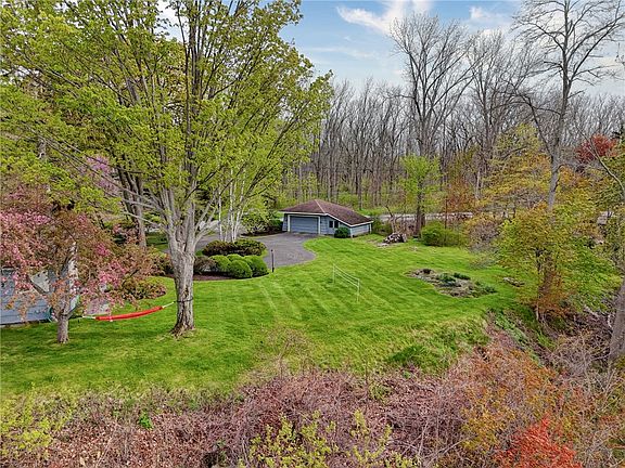 4th image of 930 Lake Rd