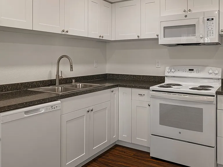 Train Station Apartments — Photo 31