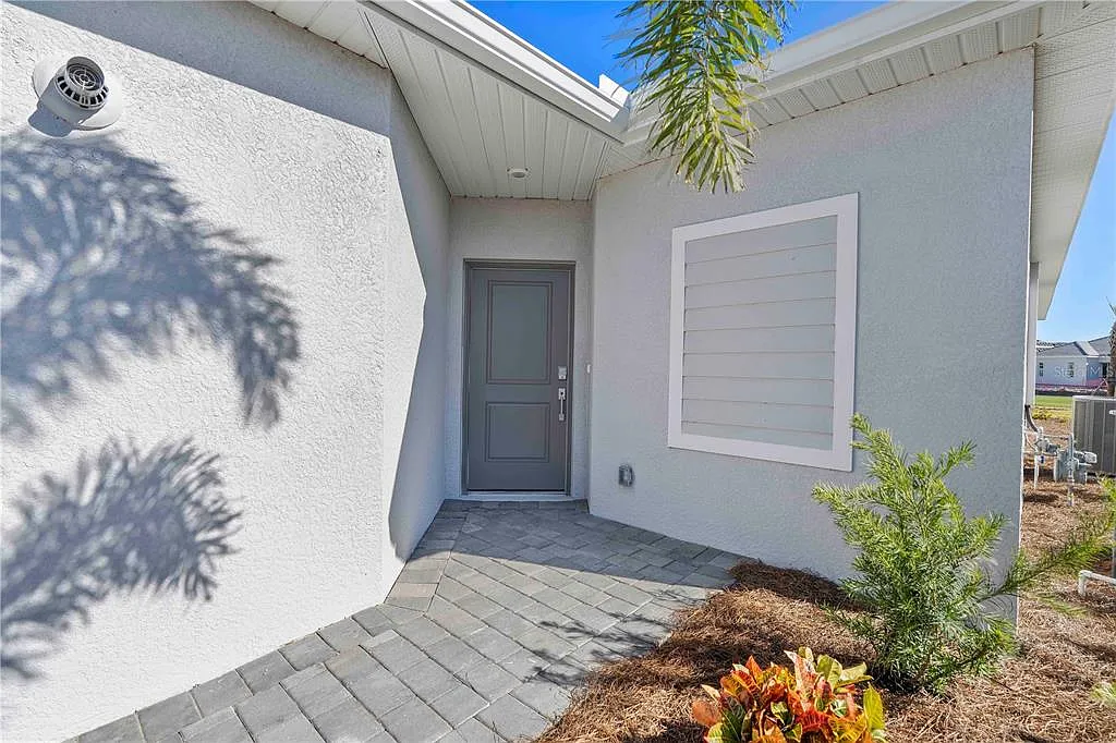 3 bed, 2.0 bath, 1392 sqft, $2,000 — Photo 2