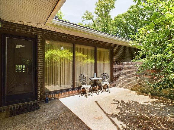 3rd image of 4429 Friarwood Dr