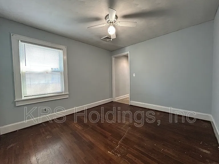 409 E Lorengo Ave — Photo 15