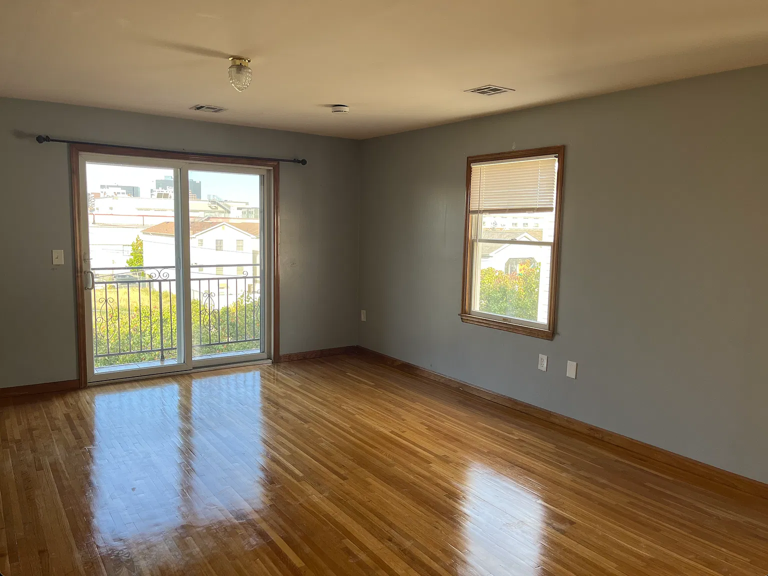 3 bed, 1500 sqft, $2,650 — Photo 3