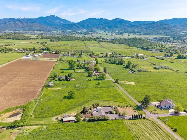 3015 Marigold Ln, Medford, OR 97504