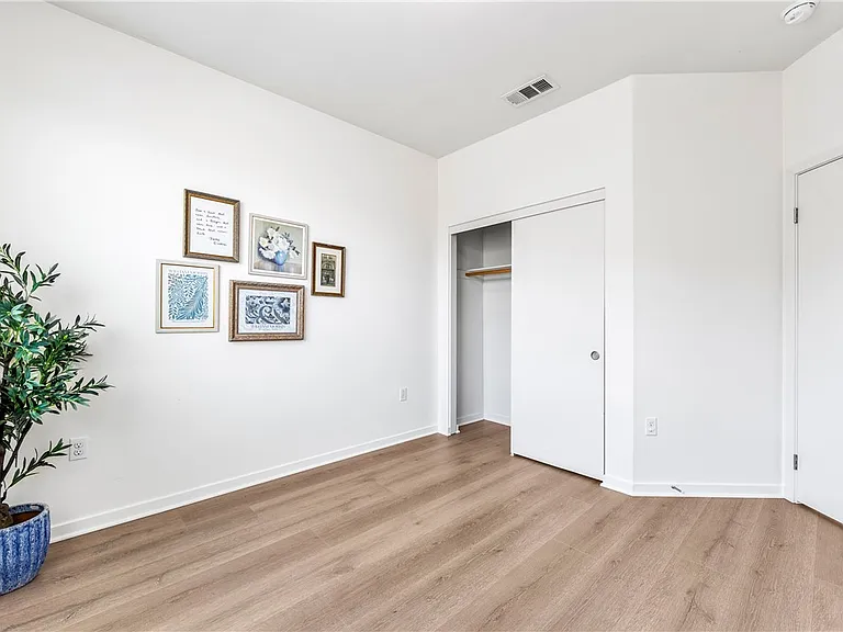 664 Colorado Cir — Photo 25