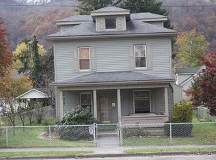 210 Miller Ave, Hinton, WV 25951