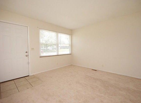 4th image of 335 Cambridge Dr