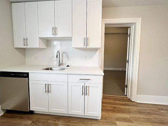 4th image of 329 W Chestnut St #B