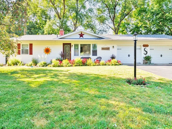 210 W North St, Colfax, IL 61728