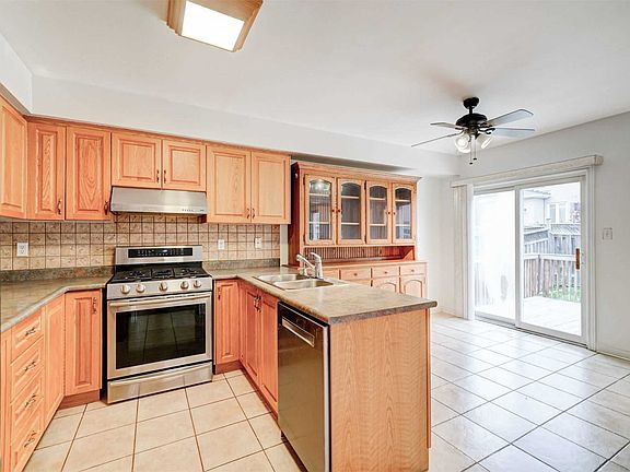 3rd image of 107 Sawmill Valley Dr