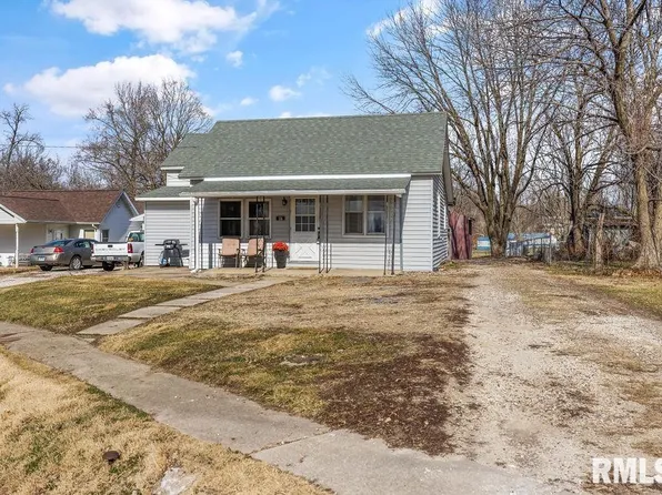 356 E Angle St, Plainville, IL 62365