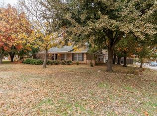 1200 W Redbud Dr, Hurst, TX 76053