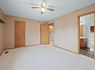 4809 Grenwich Trl N, Oakdale, MN 55128