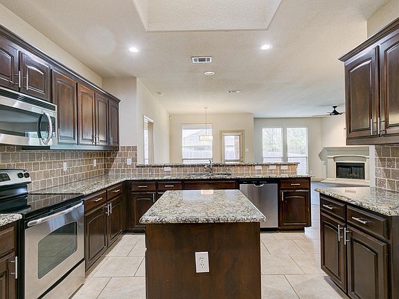 5th image of 4500 Lacewood Dr
