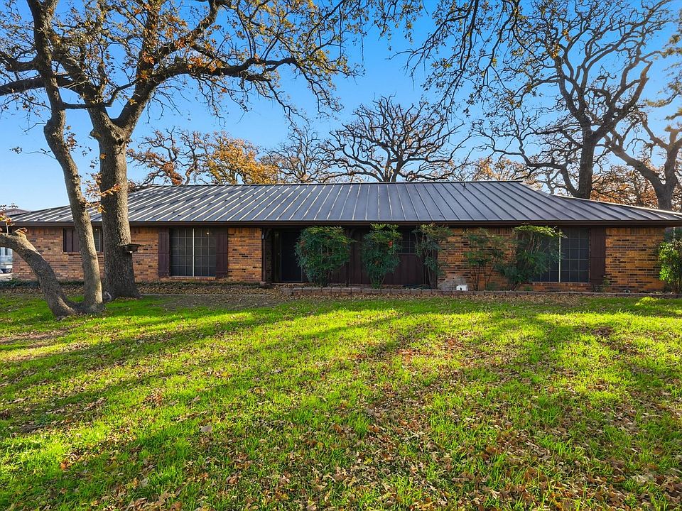 1st image of 105 Corral Dr